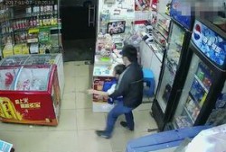 天津网友爆料便利店视频,网友热议！